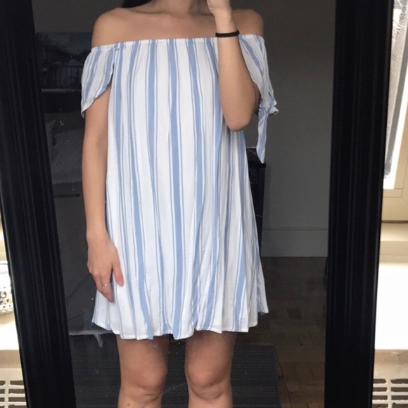 Off the shoulder Dress - Picture 2 of 2